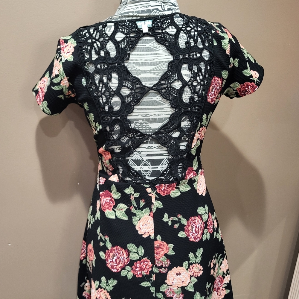 Floral Fit And Flare Lace Back Black Dress - Picture 2 of 6